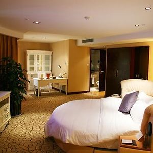 Executive Queen Room